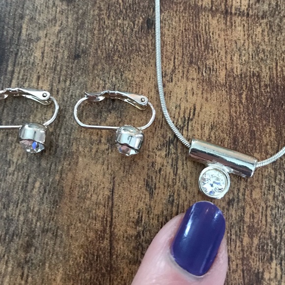 Necklace and earrings set - Picture 3 of 3